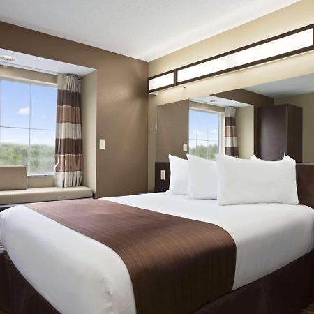 Microtel Inn&Suites Fairmont Extérieur photo
