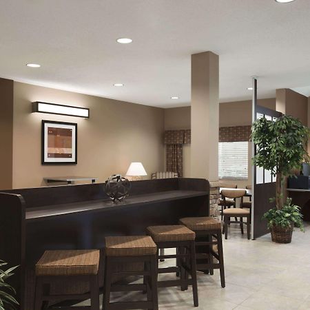 Microtel Inn&Suites Fairmont Extérieur photo