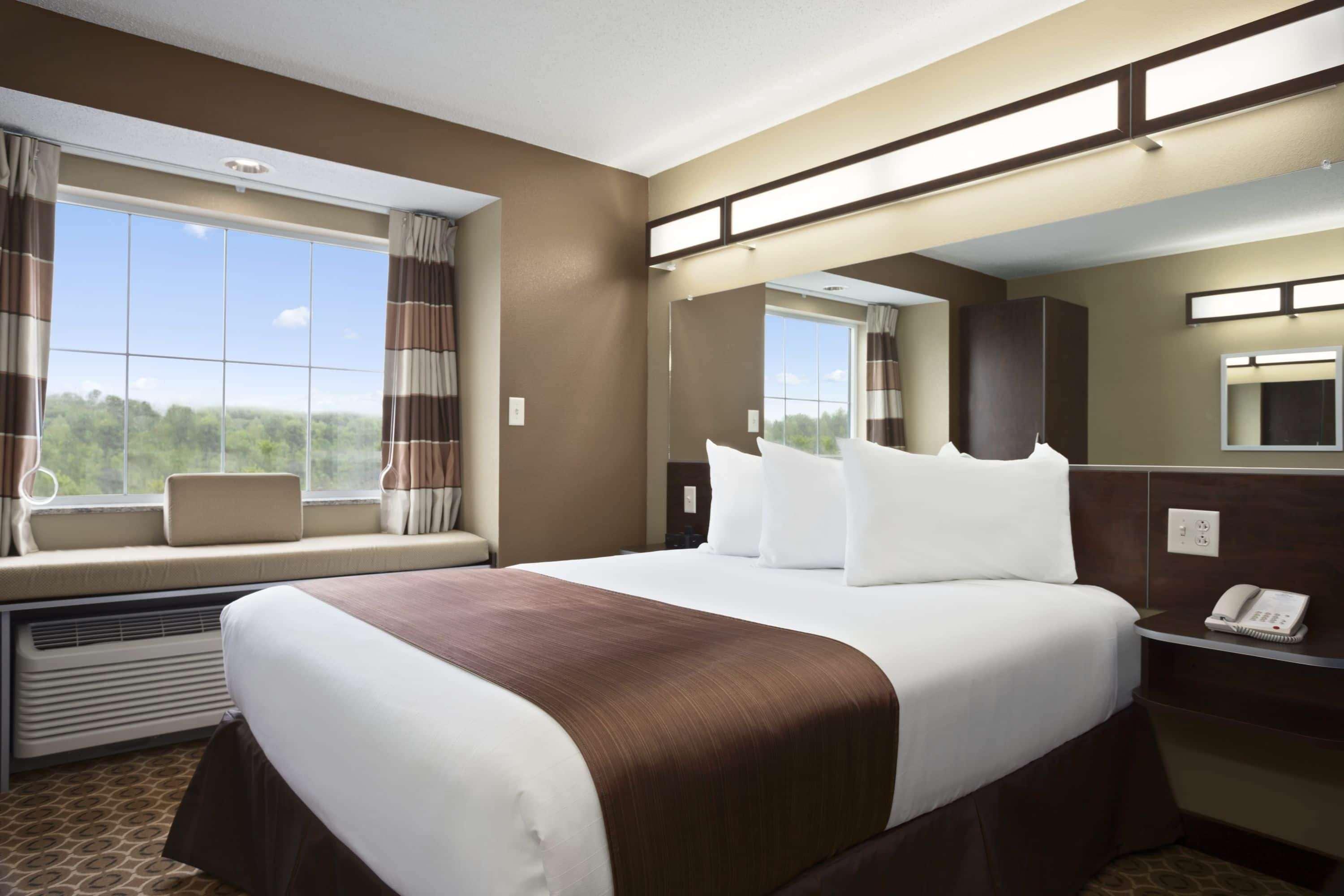 Microtel Inn&Suites Fairmont Extérieur photo