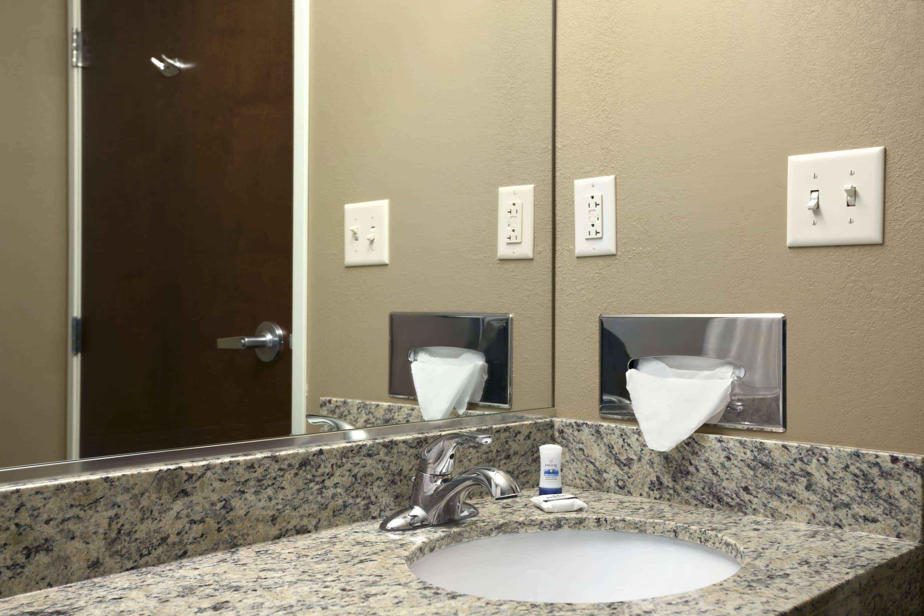 Microtel Inn&Suites Fairmont Extérieur photo