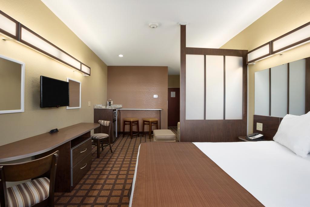 Microtel Inn&Suites Fairmont Extérieur photo