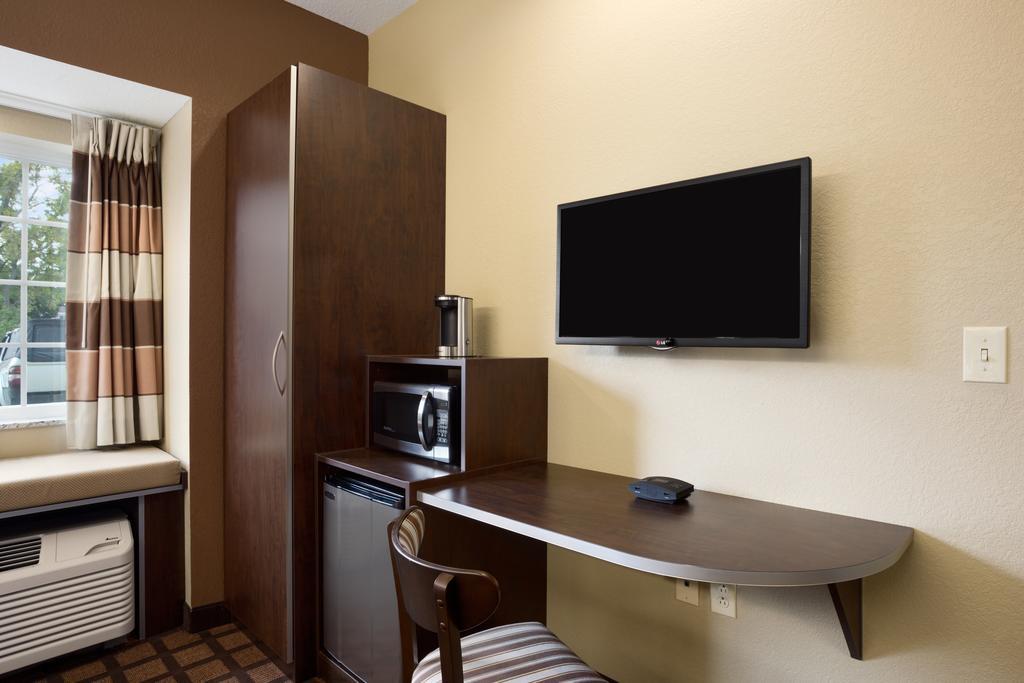 Microtel Inn&Suites Fairmont Extérieur photo