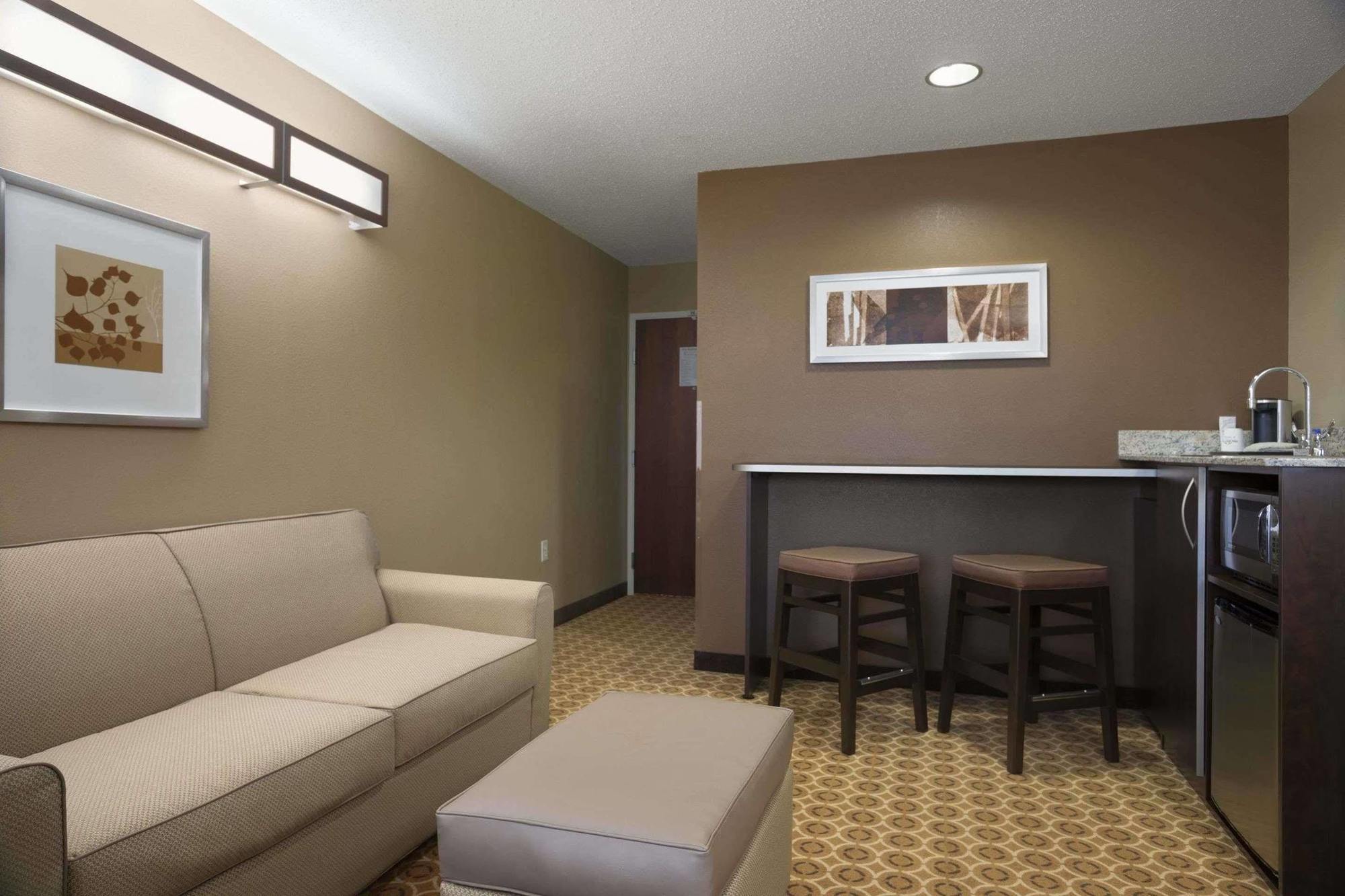 Microtel Inn&Suites Fairmont Extérieur photo