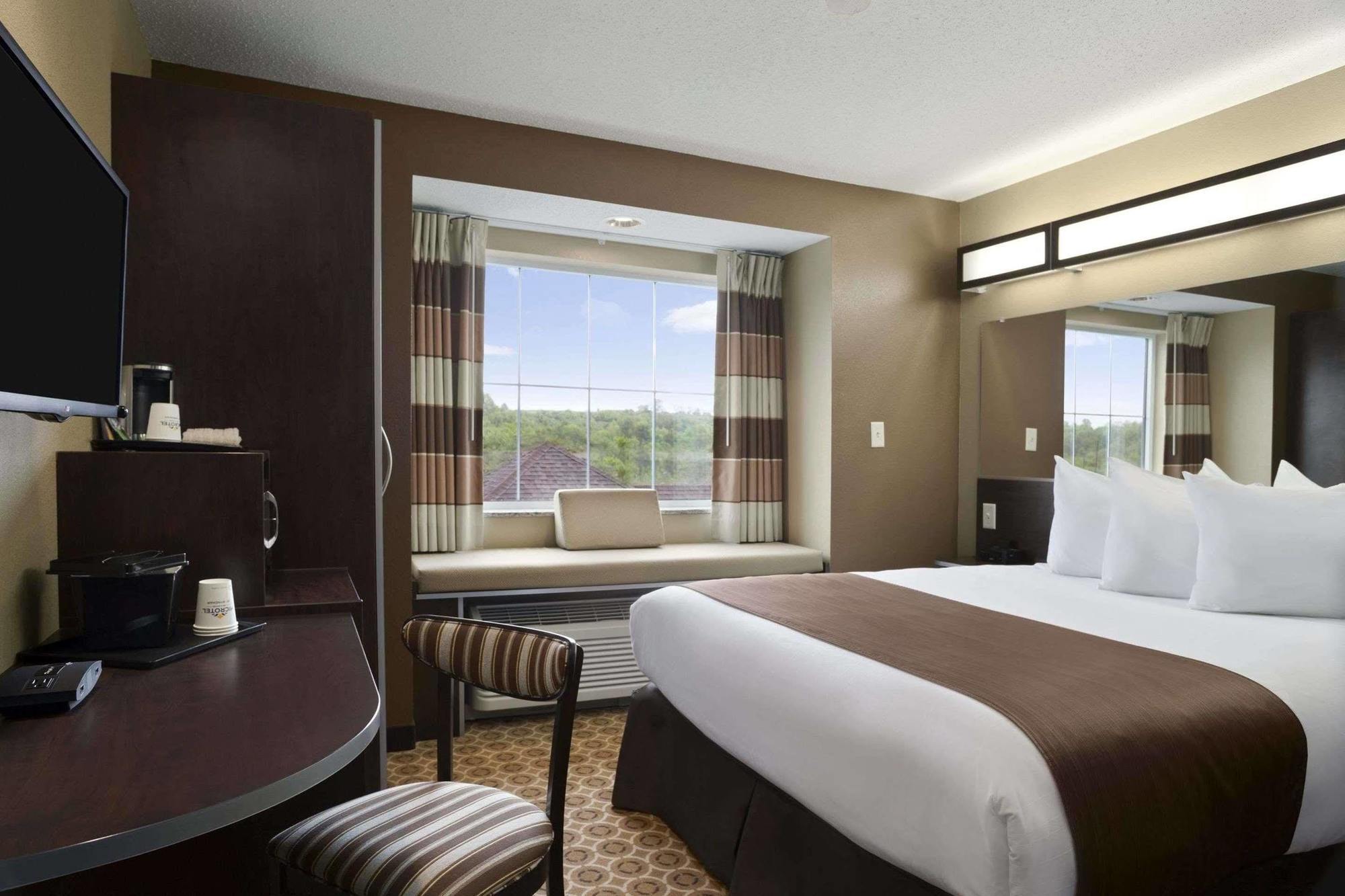 Microtel Inn&Suites Fairmont Extérieur photo